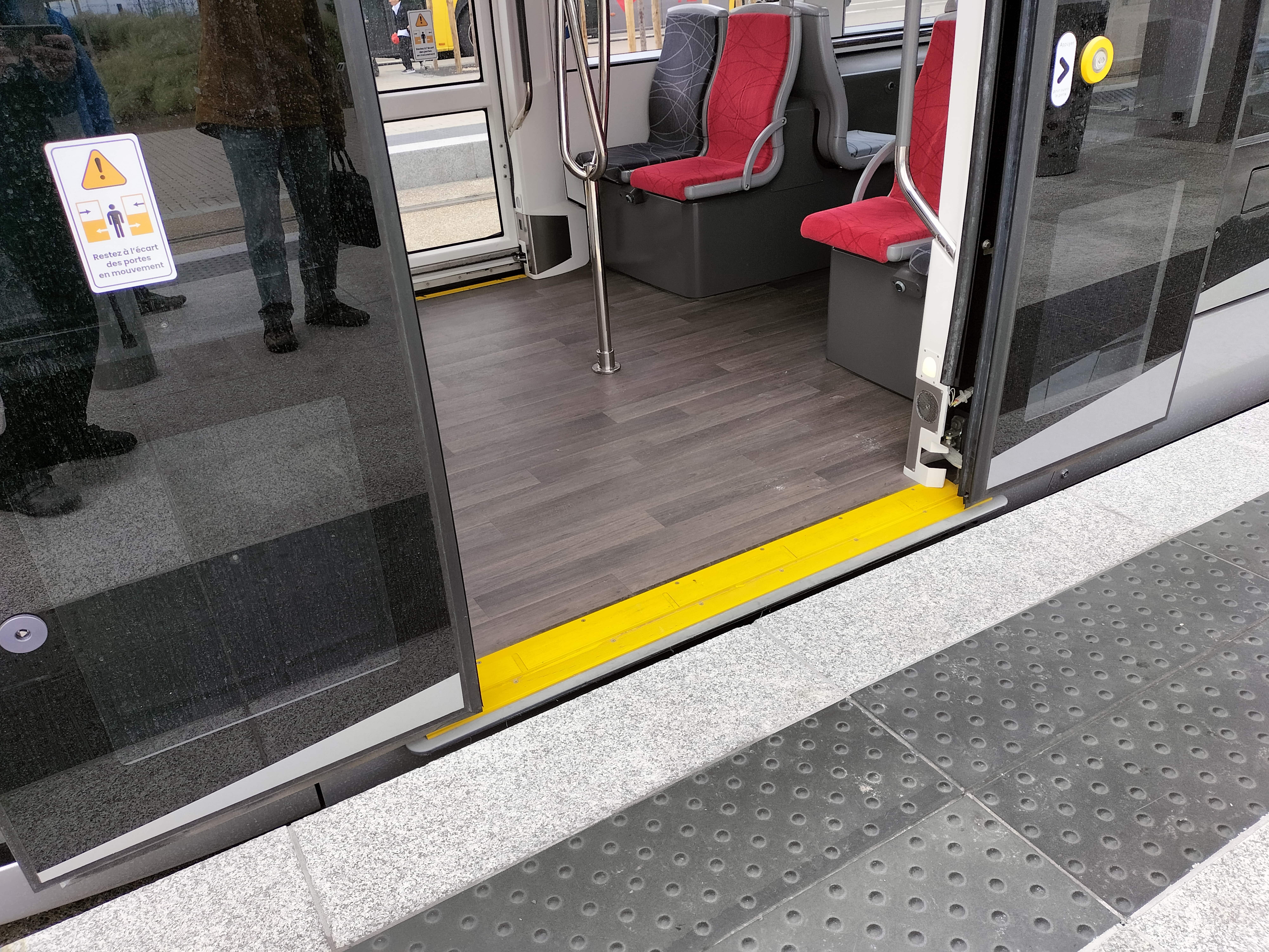 Luik tramlijn 1 gelijkvoerse instap