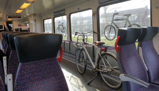 Foto van fiets in de trein