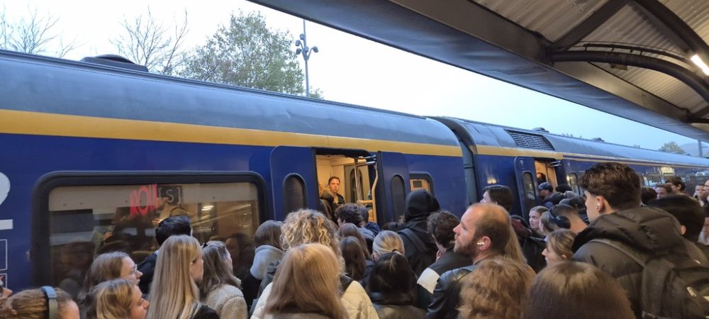 Volle trein Hilversum - Amsterdam