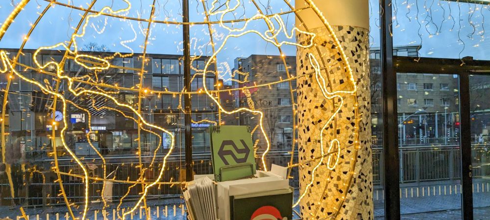 Station in kerstsfeer