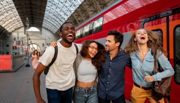 Jonge treinreizigers