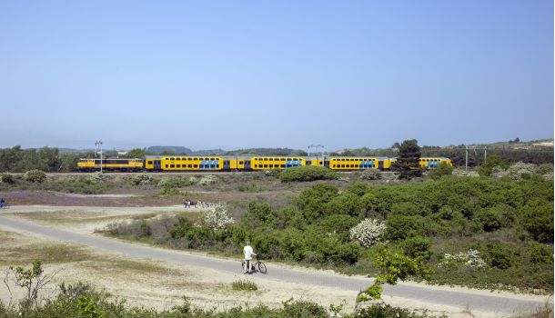 NS-trein onderweg naar Zandvoort