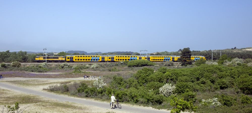 NS-trein onderweg naar Zandvoort